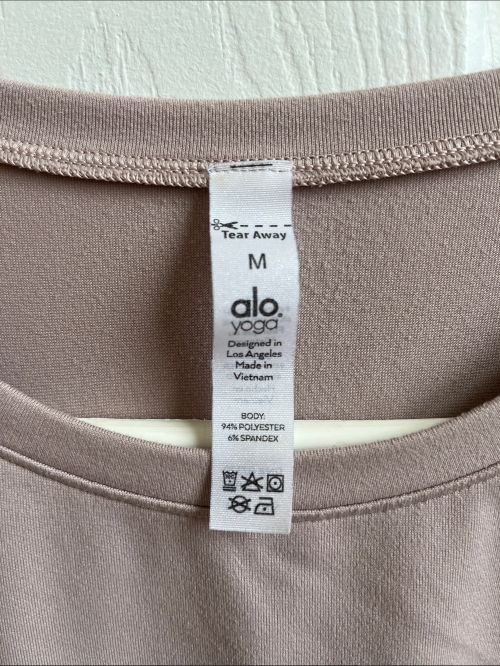 ALO Yoga long sleeve top with thumb cut out - Picture 3 of 5
